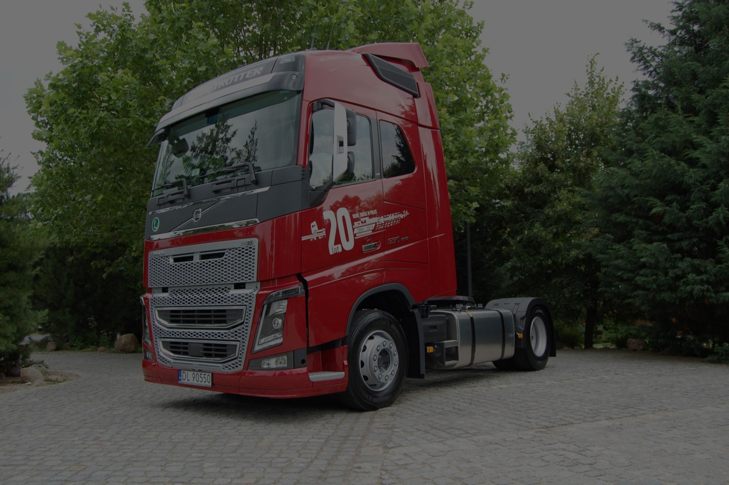 czerwona ciężarówka